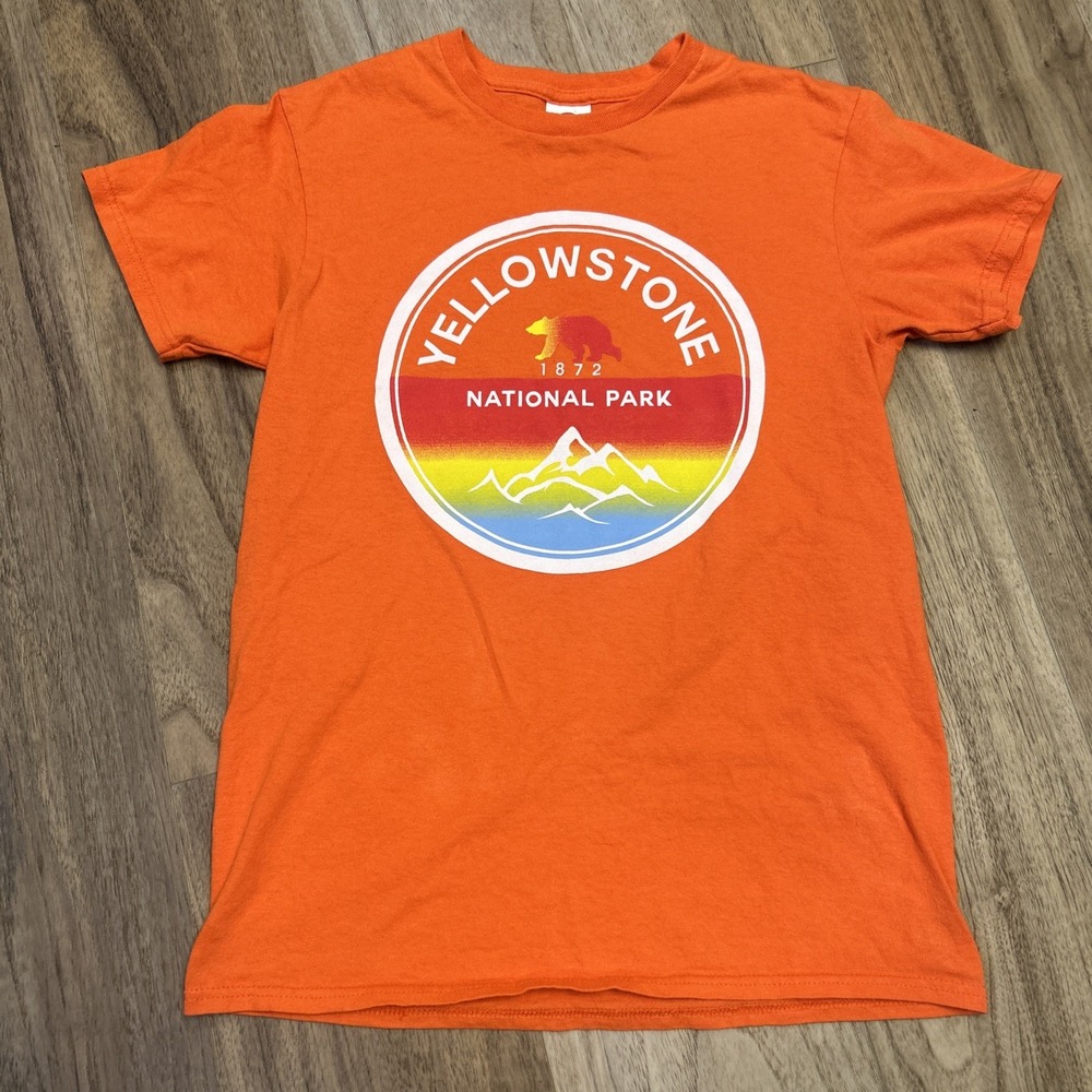 Yellowstone National Park Orange Short Sleeve T-Shirt Small